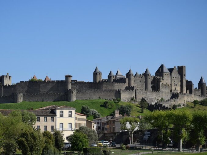 Город Каркассон - классический укрепленный город