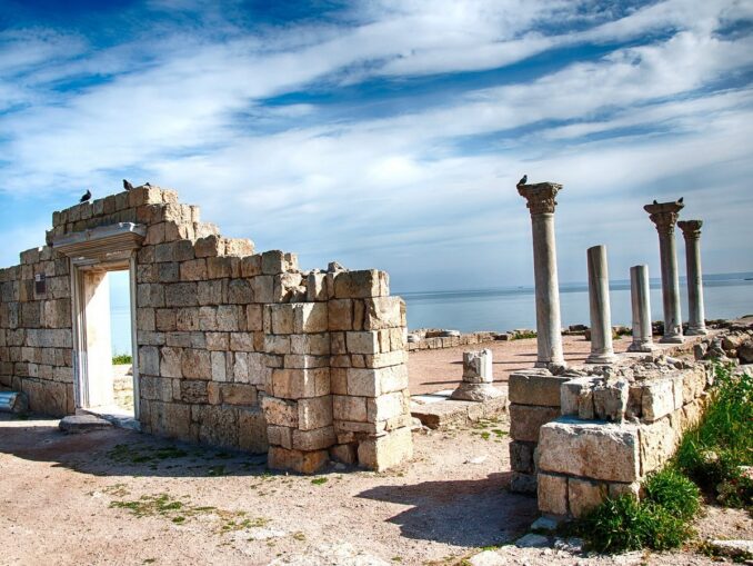 Древний Херсонес, Севастополь, фото @Виталий Попков/Wikimedia Commons Руины Херсонеса нужно обязательно посетить в Севастополе