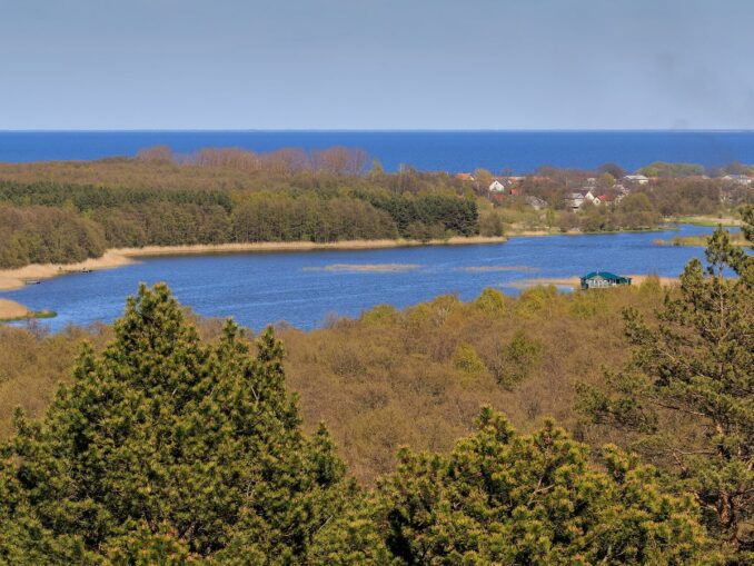 Озеро Чайка - вид со смотровой вышки на высоте Мюллера 