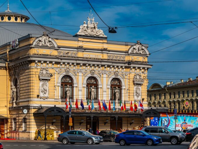 В Санкт-Петербурге можно сходить с детьми в Цирк на Фонтанке