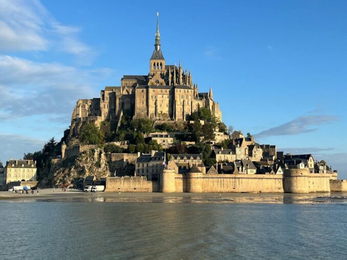 Мон-Сен-Мишель во Франции нужно посетить обязательно