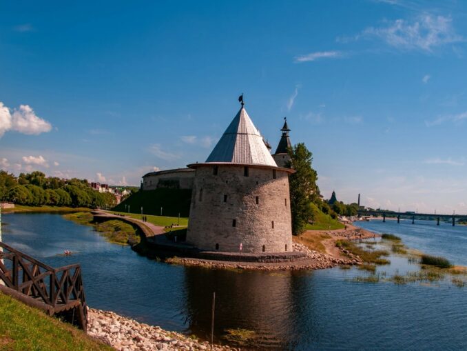 Псков - как добраться из Санкт-Петербурга самостоятельно?