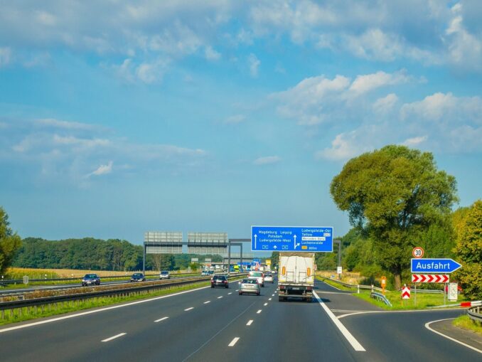 Австрия, автострада, фото @Roman_Polyanyk/Pixabay.com Автострада в Австрии - ездить на машине - одно удовольствие