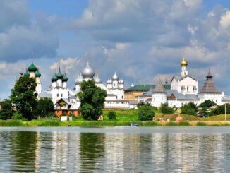 В Ростове Великом в сначала нужно посмотреть Кремль