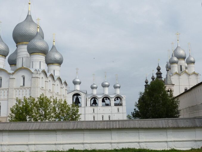 Успенский собор и звонница - пглавные достопримечательности Ростова Великого