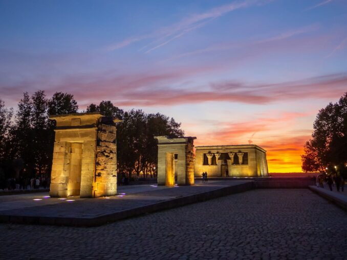 Египетский храм Дебод в Мадриде