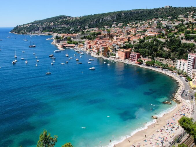 На Лазурном берегу во Франции стоит отдохнуть