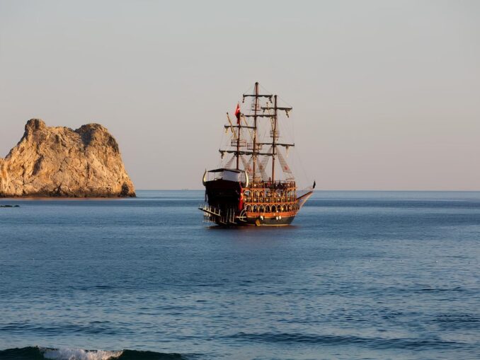Pirate ship went on a flight from Antalya