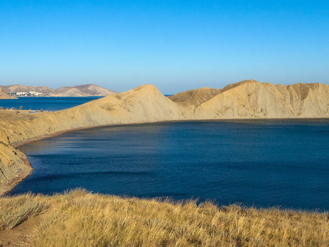 До мыса Хамелеон в Крыму можно добраться только на машине
