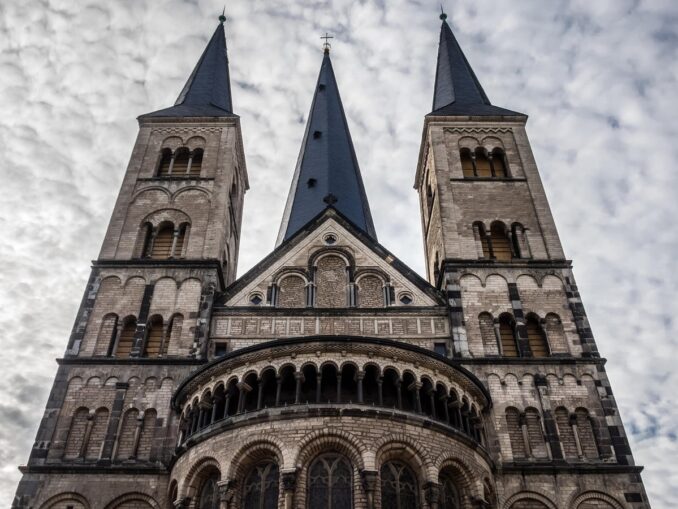 Мюнстер - первое, что нужно посмотреть в Бонне 
