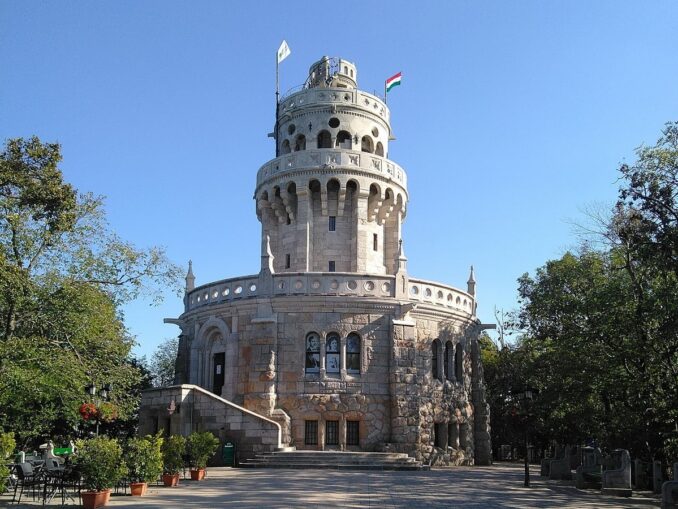 Башня Елизаветы рядом с Будапештом