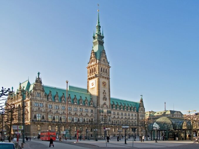 Гамбургскую ратушу захочет увидеть любой турист
