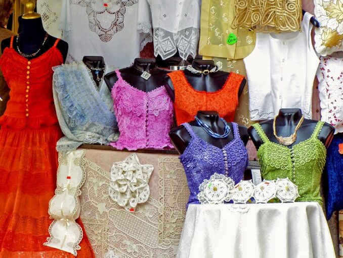 На острове Бурано в качестве сувенира можно купить кружева