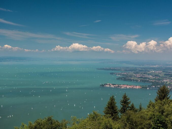 Рейн впадает в Боденское озеро