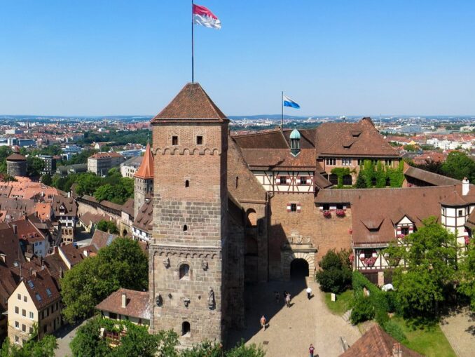 В Нюрнберге можно посетить сохранившийся замок, вид с Сильвертурм