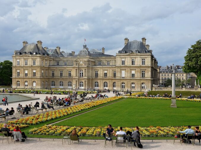 In September in Paris, it is worth walking in the Luxembourg garden