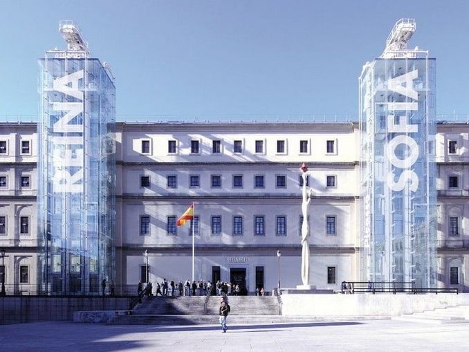 Рейна София-музей современного искусства Мадрида стоит посетить