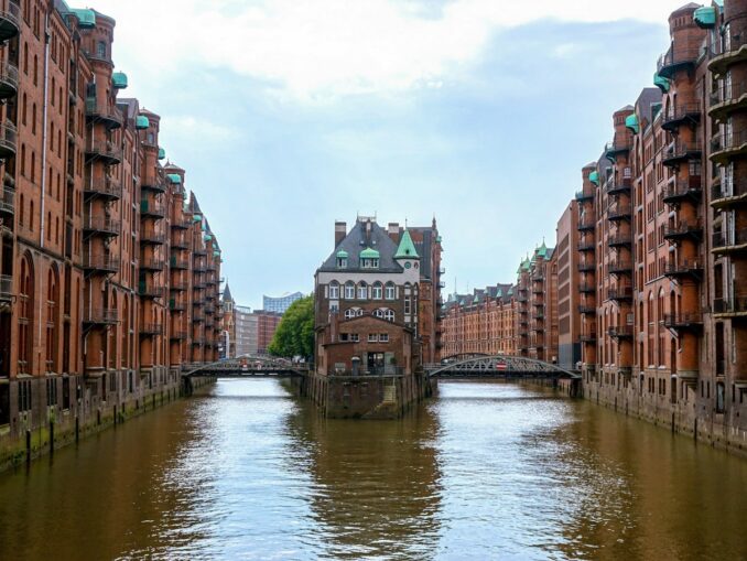 Шпайхерштадт - одна из главных достопримечательностей Гамбурга