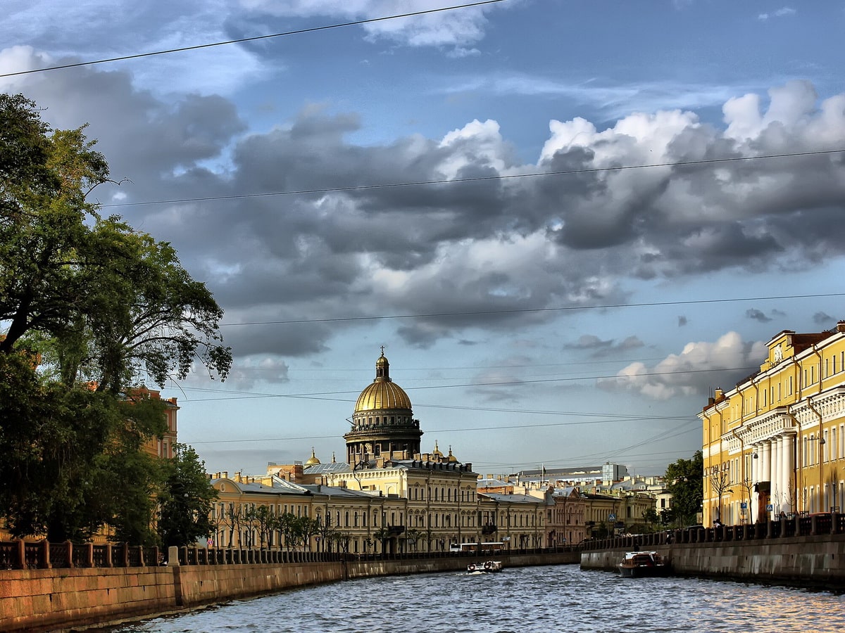 Мойка - до Юсуповского дворца можно добраться пешком от метро "Садовая"