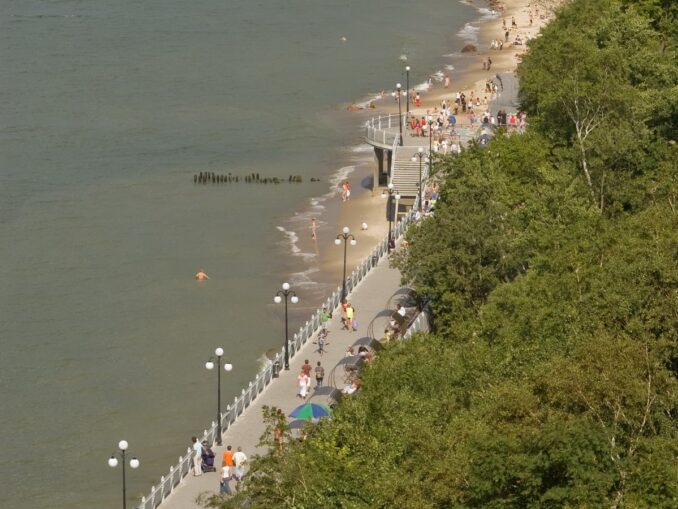 В Светлогорске нужно обязательно посетить набережную