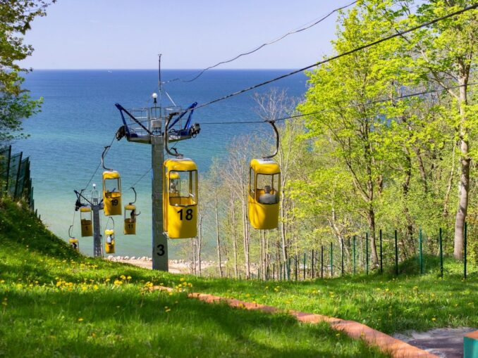 В Светлогорске можно сходить с детьми на канатную дорогу