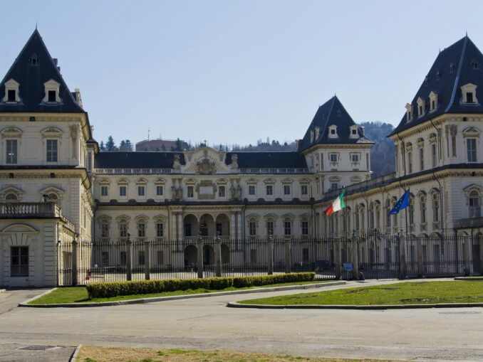 Замок Валентино в Турине можно осмотреть внутри бесплатно