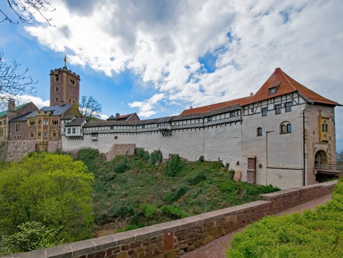 Замок Вартбург в Тюрингии - один из наиболее известных в Германии