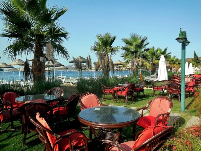 There are already few tourists in October in October