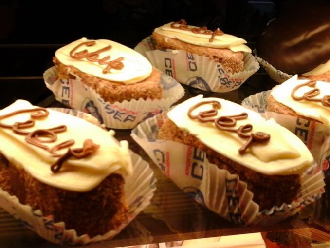 Пирожные "Север" помогут туристу утолить голод в Санкт-Петербурге