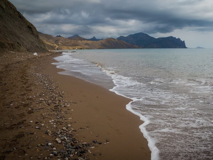 Капсельская бухта - в Крыму в ноябре все еще можно искупаться