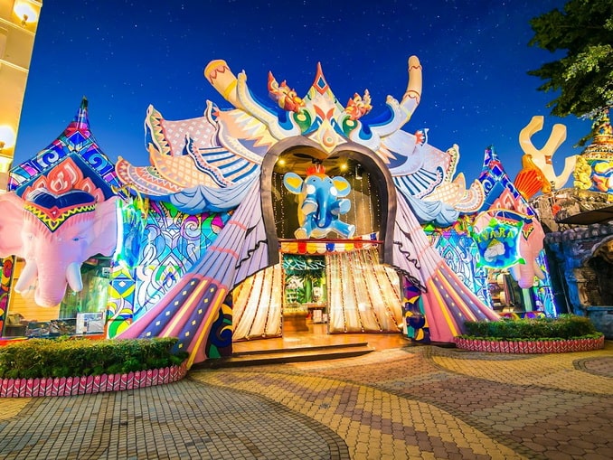 На Пхукете в ноябре стоит посетить парк развлечений FantaSea