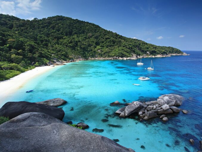 Симиланские острова нужно обязательно посмотреть туристам на Пхукете