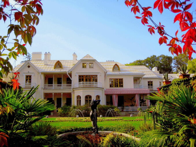 Фермерский дворец Александра II в Петергофе