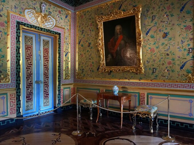 Малый китайский кабинет - один из уникальных залов Китайского дворце