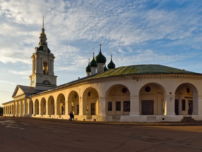 Гостиный двор в Костроме стоит посетить в первую очередь