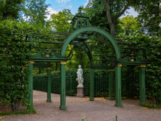 В Санкт-Петербурге хорошо гулять по Летнему саду