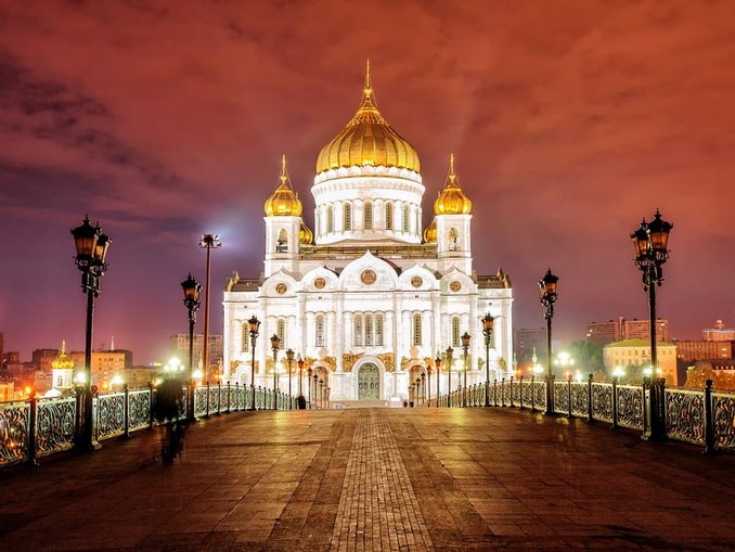 Храм Христа Спасителя - в Москве сентябрьскими вечерами еще тепло