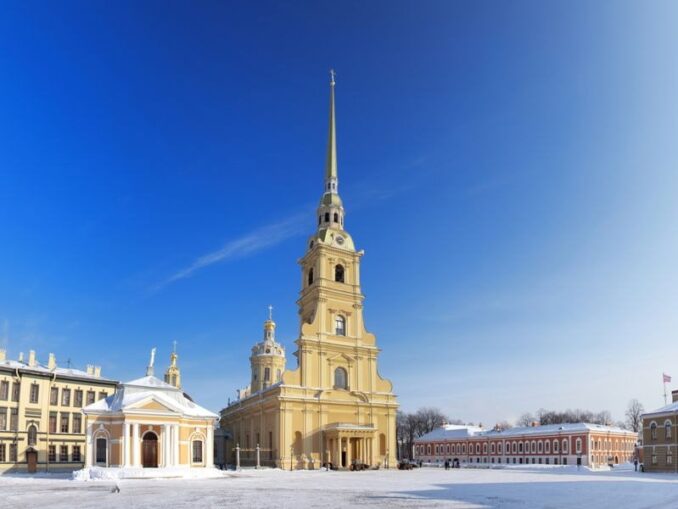 Петропавловский собор - первое, что нужно посетить в Петропвловской крепости