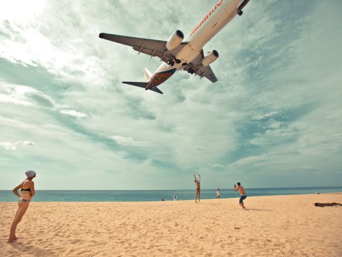 "Самолетный" пляж Май Кхао на Пхукете подойдет для инстаграмных фото