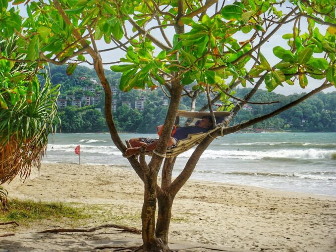The sea is worried - in September on Phuket, the rainy season continues