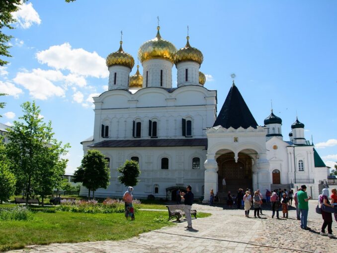 Ипатьевский монастырь - главная достопримечательность Костромы