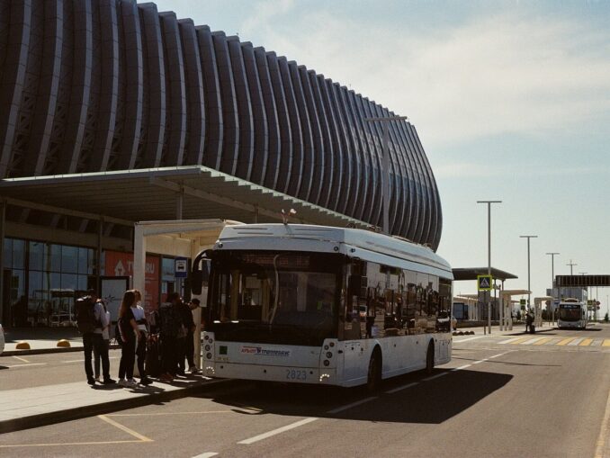 Из Симферополя до Алушты ходит автобус