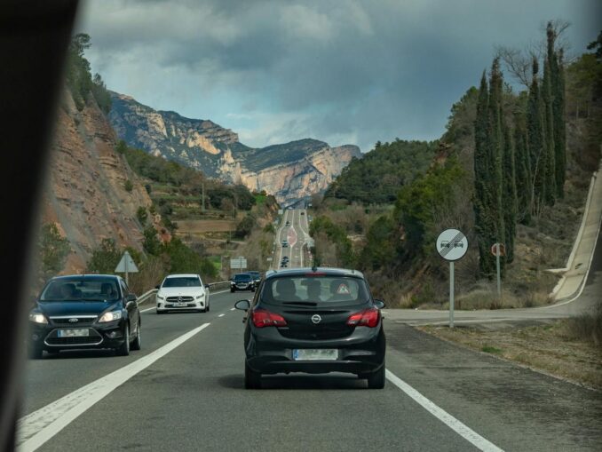 Шоссе - расстояние между Барселоной и Андоррой всего 200 км