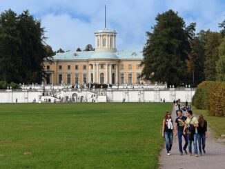 Усадьба Архангельское находится рядом с Москвой