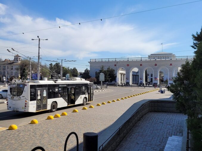 Из Симферополя до Ялты ходит троллейбус