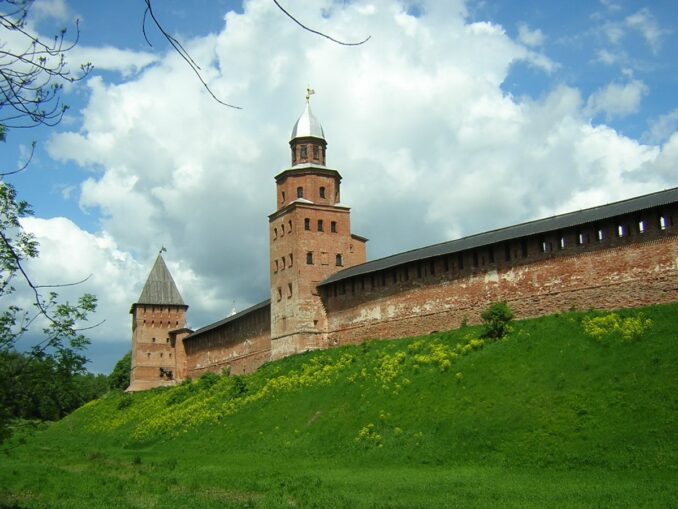 В Великим Новгороде нужно посетить Детинец 