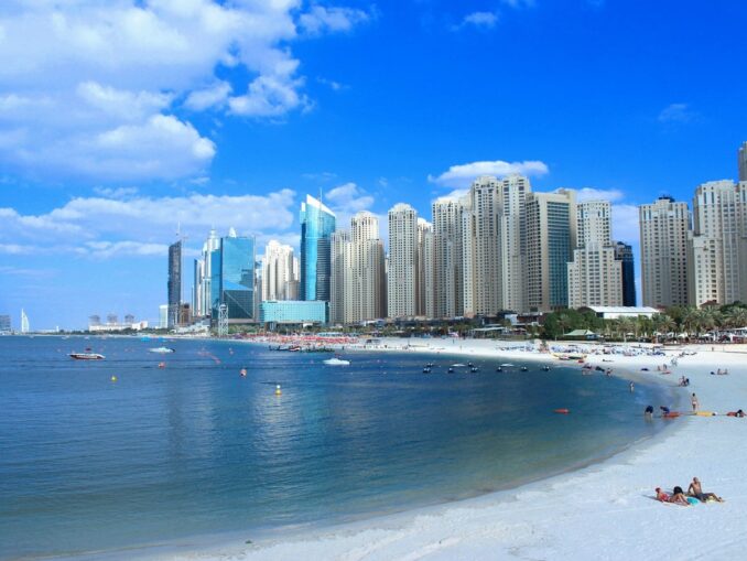 Пляж в Дубае в ОАЭ
