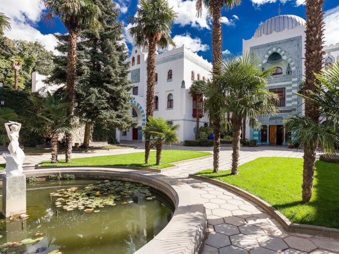 Дворец Дюльбер в Крыму находится в Гаспре