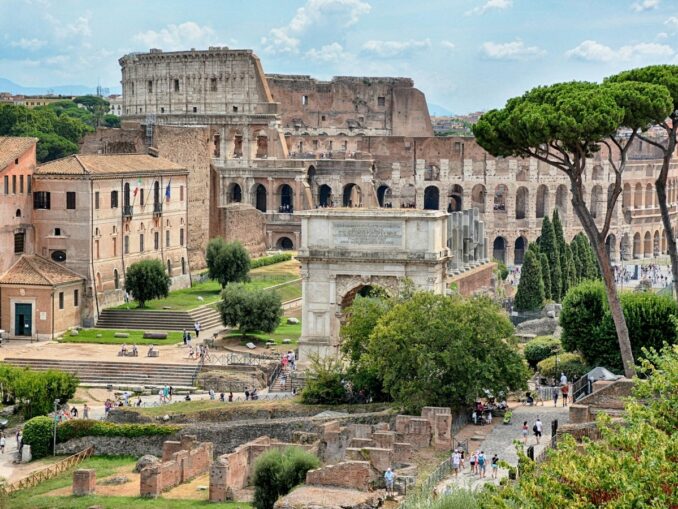 Римский форум и Колизей обязательно нужно посетить в Риме