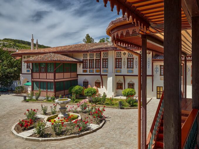 Ханский дворец в Бахчисарае - один из самых красивых в Крыму